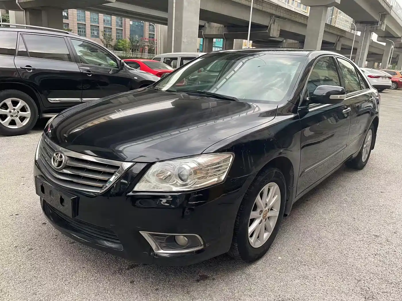 Фото 1 - Toyota Camry