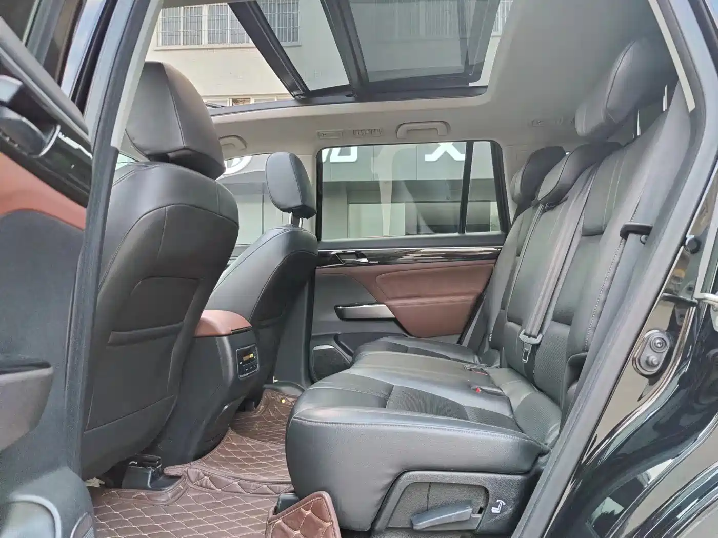 GAC Trumpchi Trumpchi GS8 2017 320T 2WD Luxury Smart Connect (7-seater) фото 4