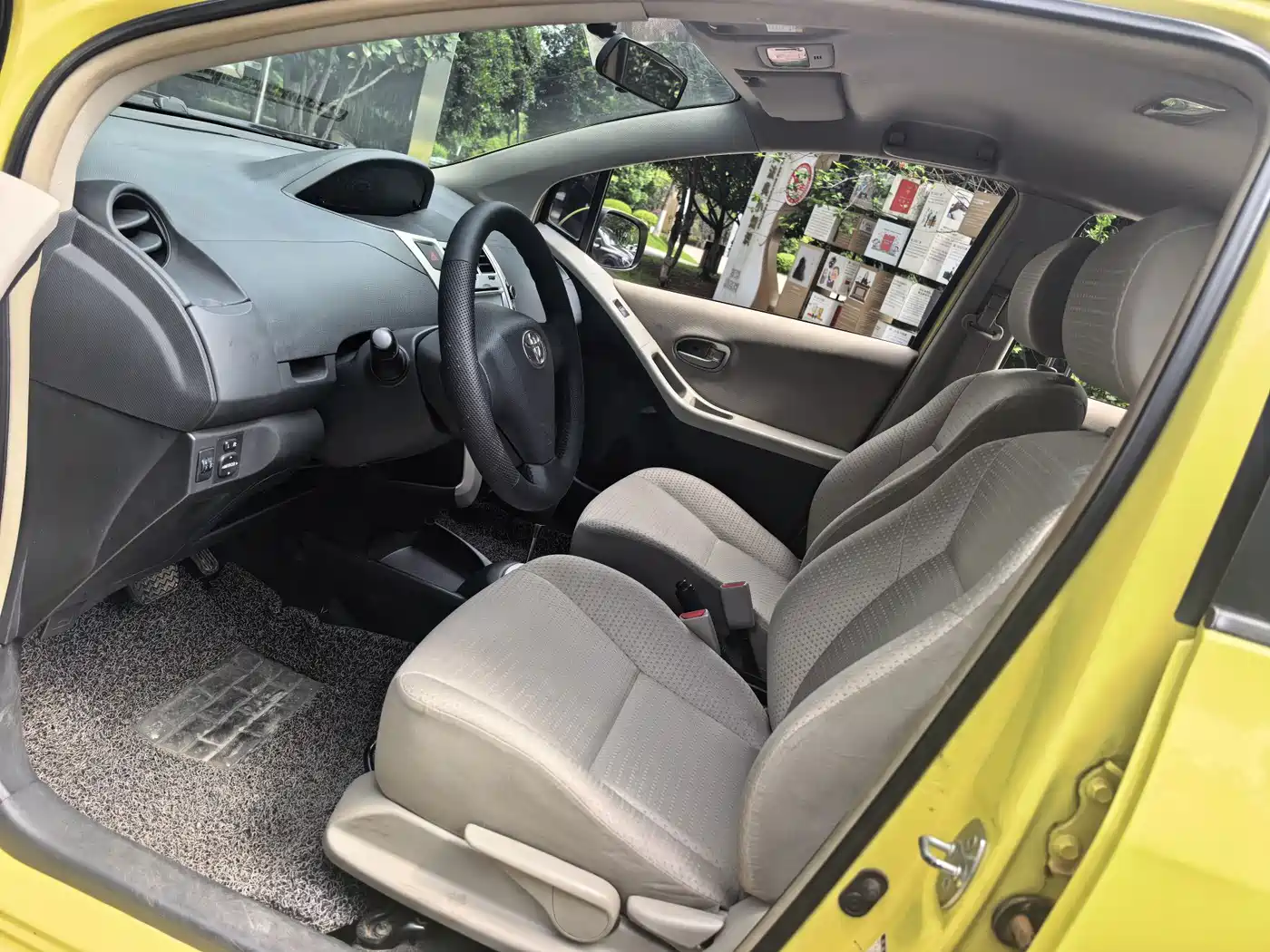 Toyota Yaris 2013 2011 1.6E Auto Charm Edition