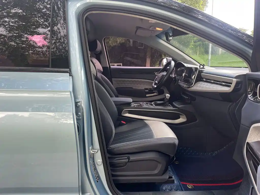 Baojun RM-5 2020 2019 1.5T CVT 24-hour Online Luxury 6-seater