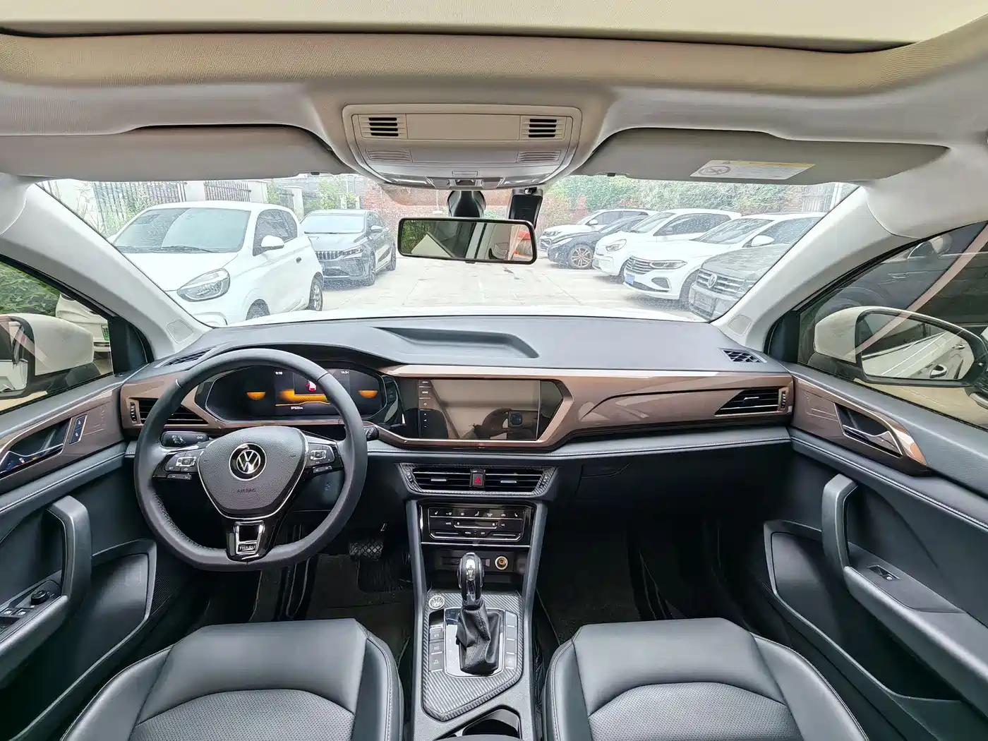 Volkswagen Tharu 2022 280TSI FWD Luxury Edition фото 9