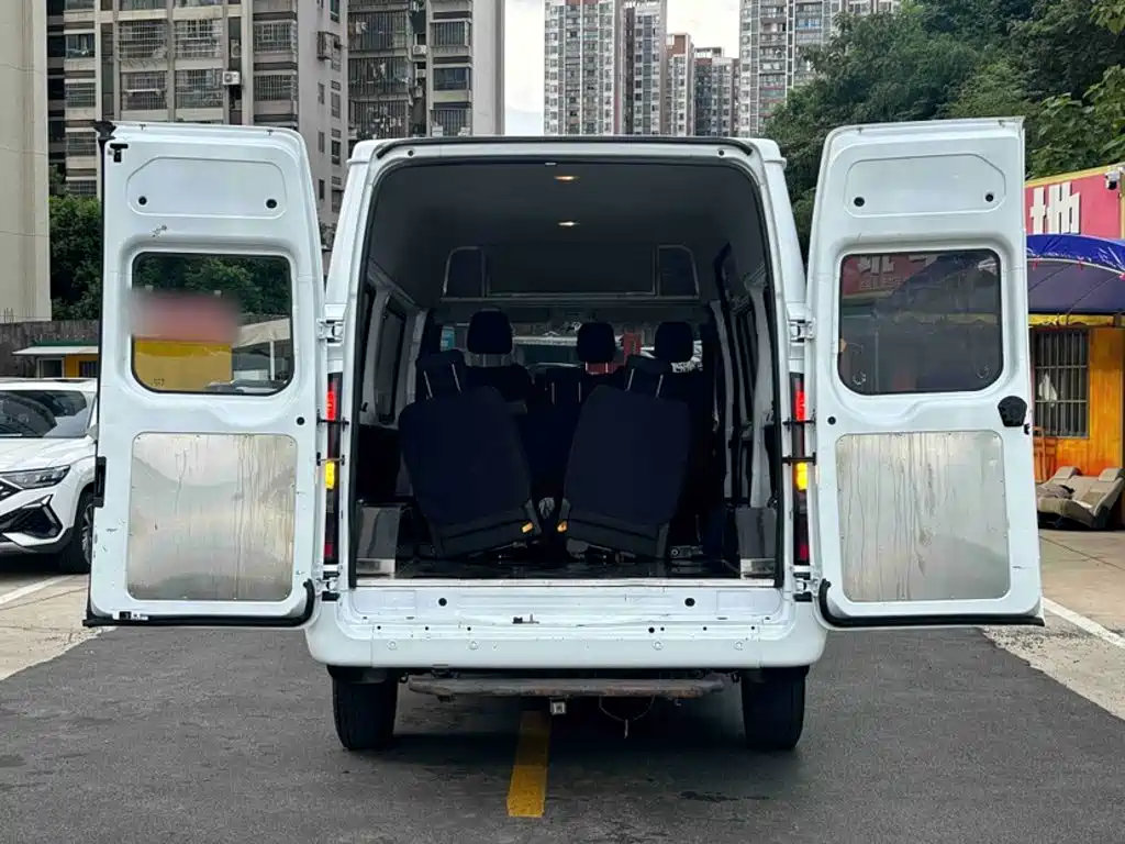 Jiangling JMC Fushun 2025 2025 Model 2.0T 6MT Diesel Medium Wheelbase Medium Roof Commercial MPV 7 Seats
