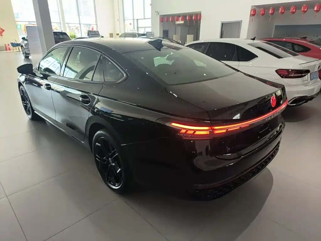 Volkswagen Passat 2025 2026 Pro 380TSI Starlight Dragon Prestige Edition