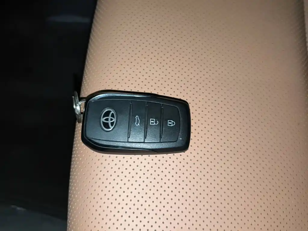 Toyota Camry 2025 2024 Hybrid 2.0HGVP Luxury Edition