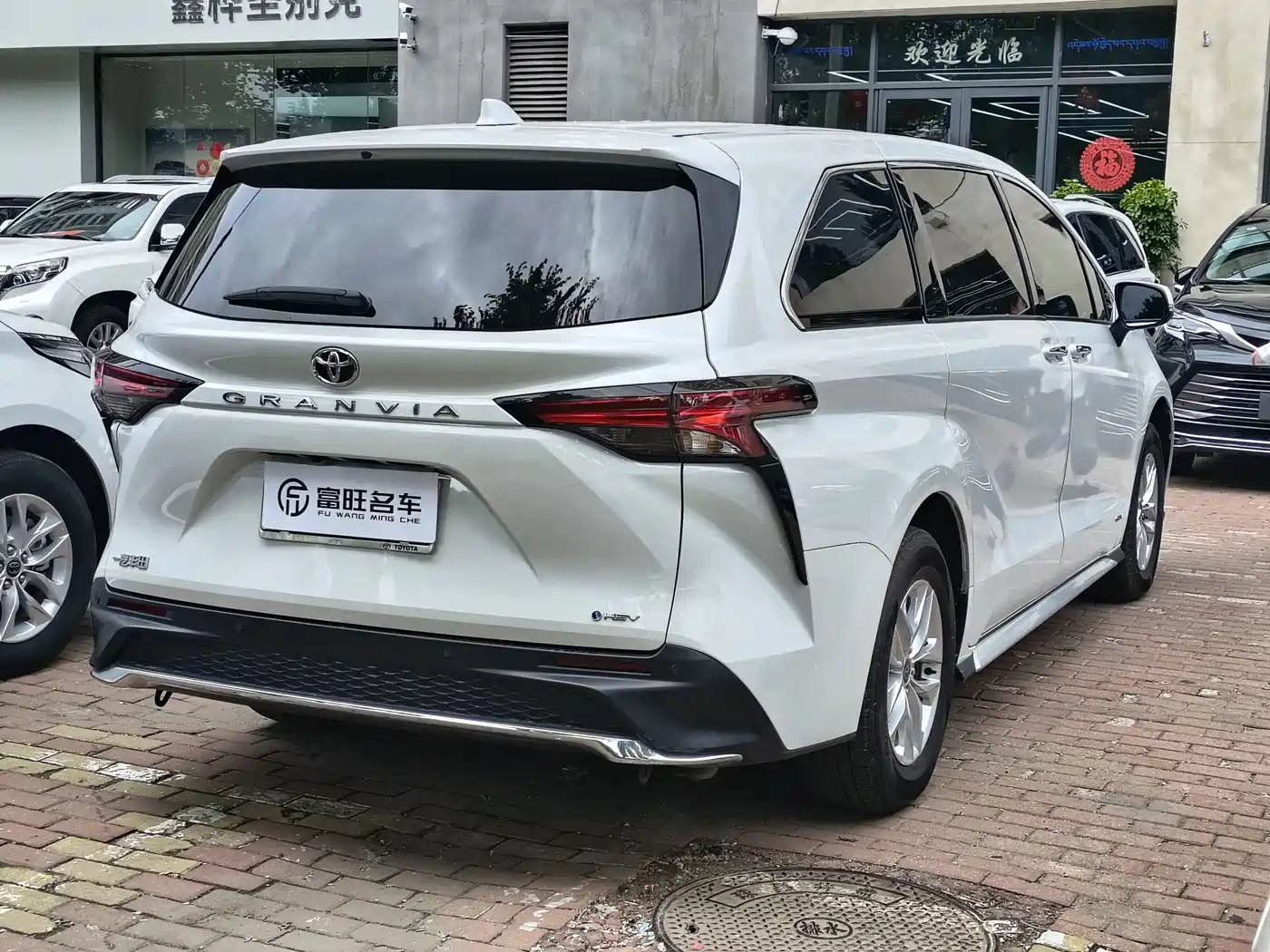 Toyota Granvia 2024 2.5L Hybrid Comfort фото 6