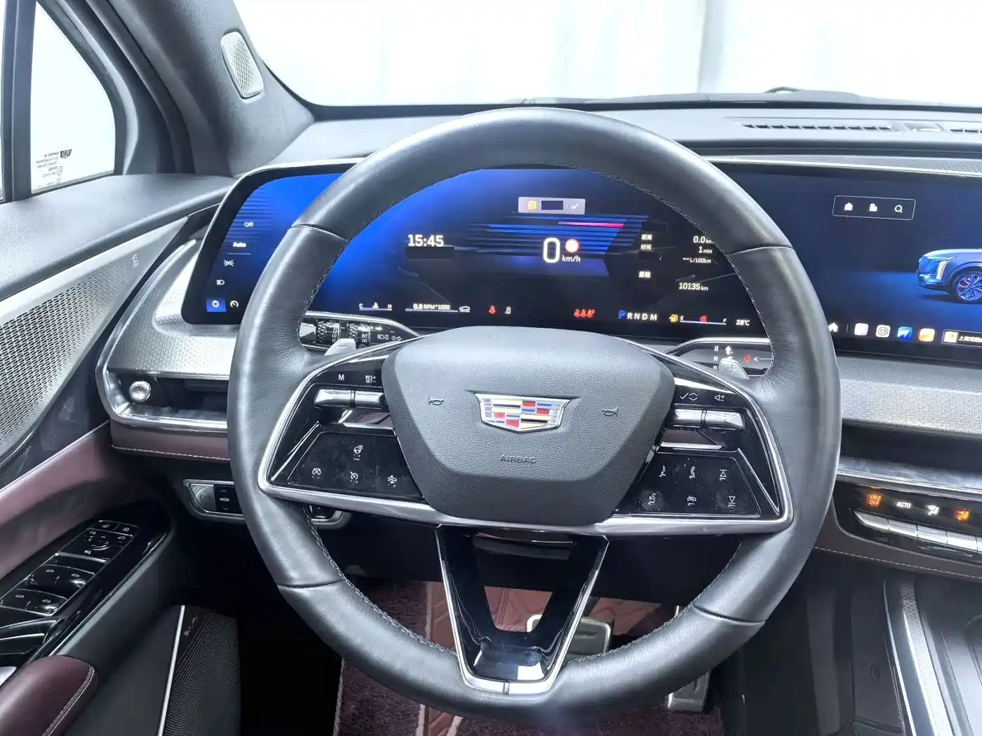 Фото 10 - Cadillac XT5