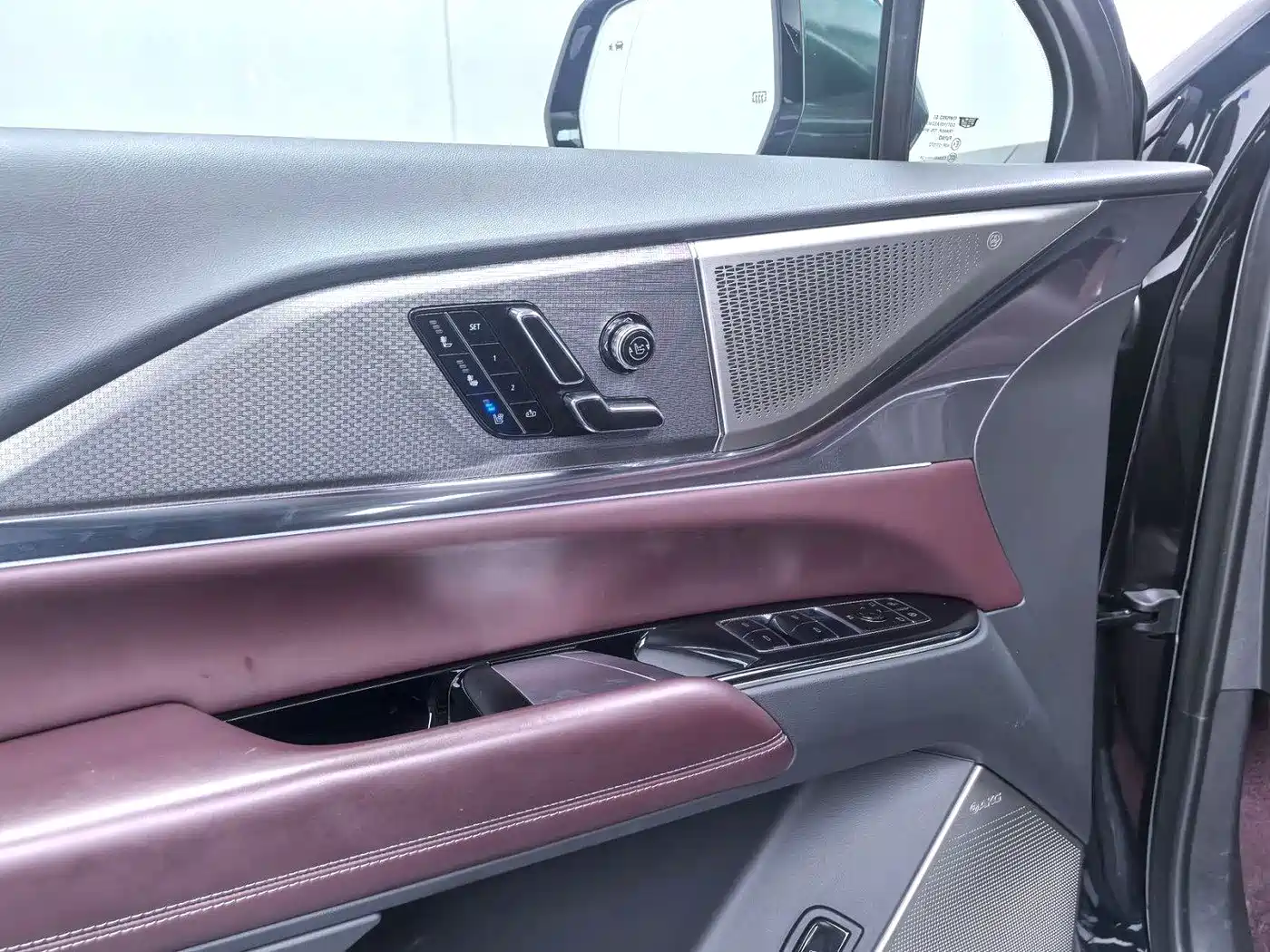 Фото 11 - Cadillac XT5