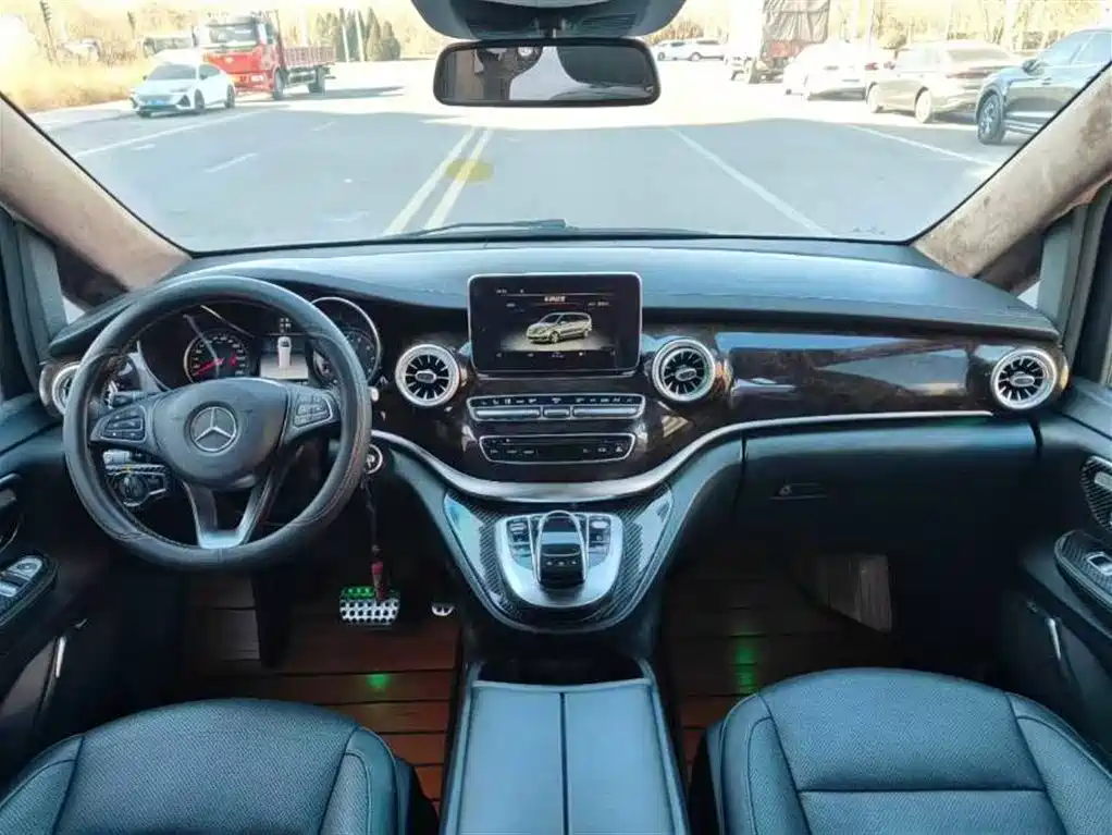 Mercedes-Benz V-Class 2018 V 260 L Premium Long Version China V фото 3