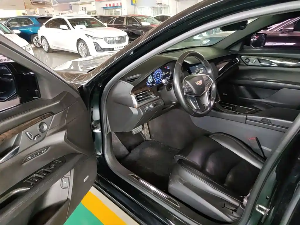 Фото 16 - Cadillac CT6
