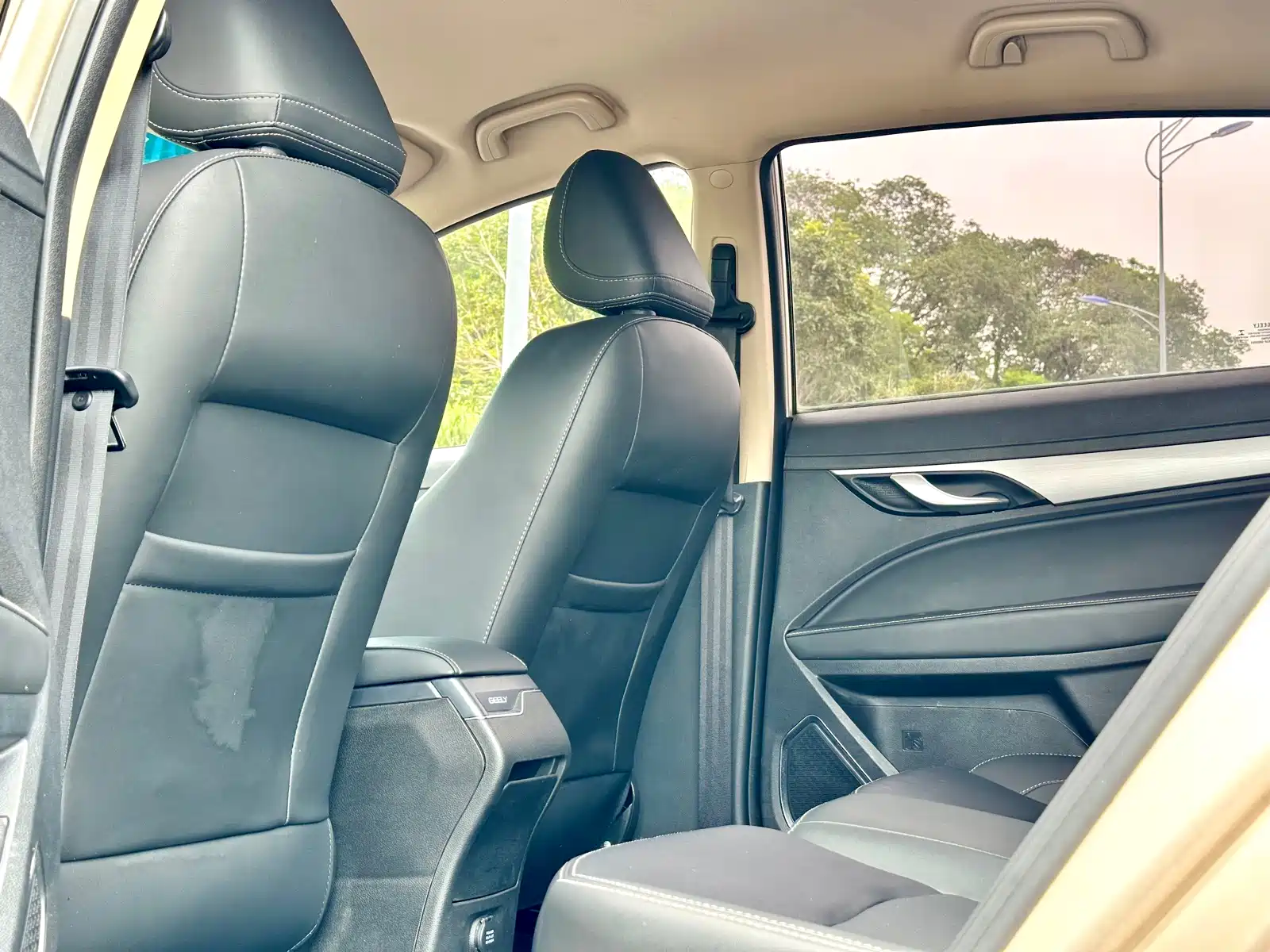 Фото 33 - Geely Vision S1