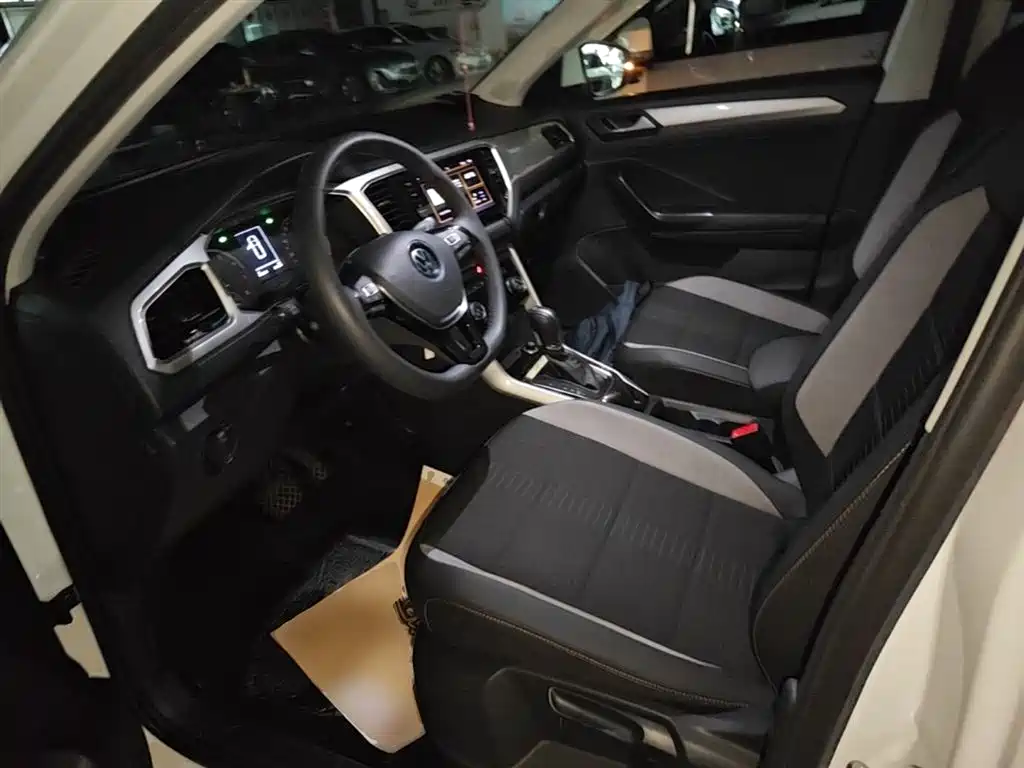 VOLKSWAGEN T-ROC EXPLORING SONGS