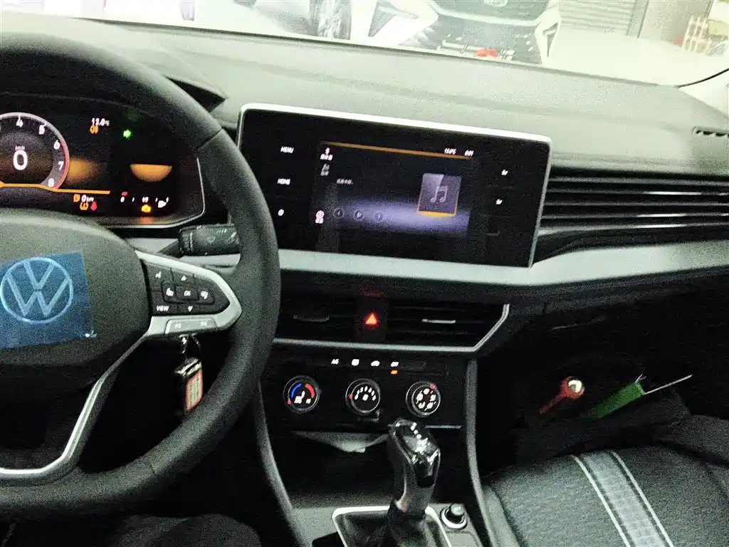 Volkswagen Sagitar 2025 300TSI DSG Flying Leap Edition фото 12