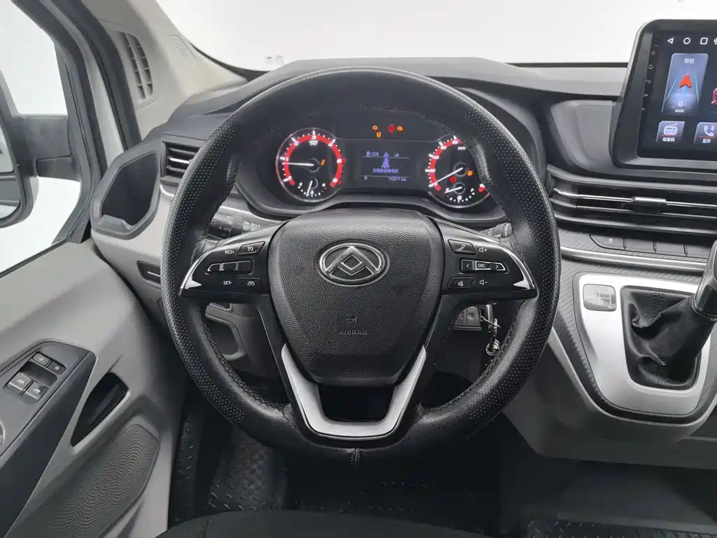 SAIC Maxus Xintu V90 2021 2020 2.0T AMT YunJie Edition FWD Single Rear Tire Short Wheelbase Medium Roof 6-seater