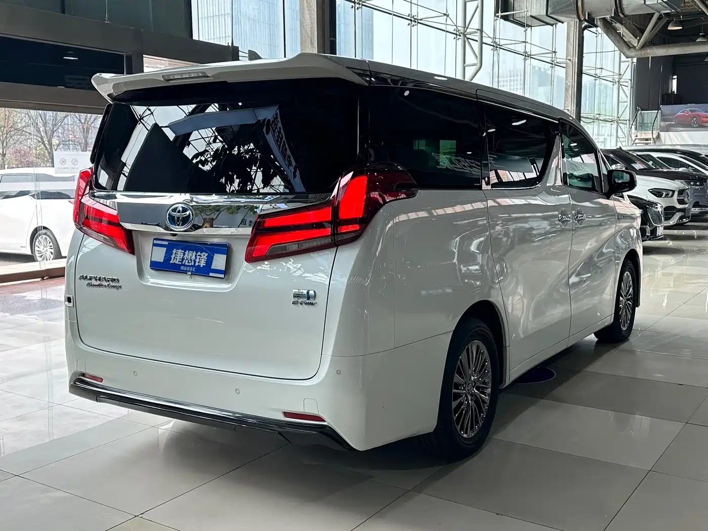 Toyota Alphard 2020 Hybrid 2.5L Premium Edition фото 4