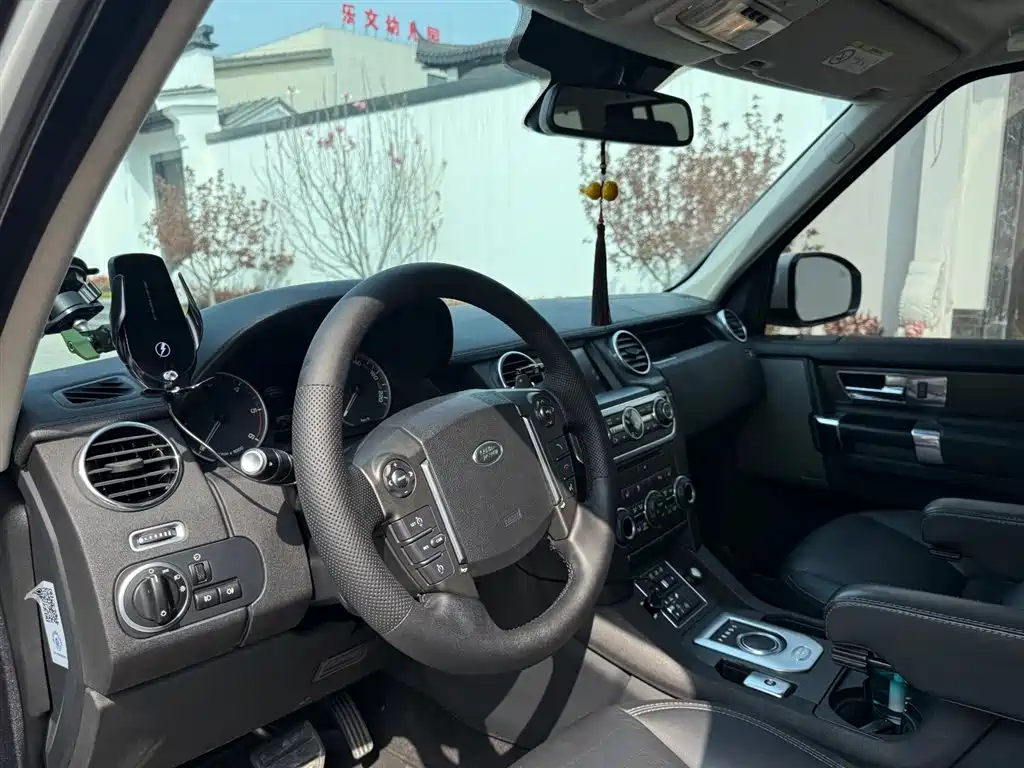Land Rover Discovery 2015 3.0 SDV6 HSE Diesel фото 31