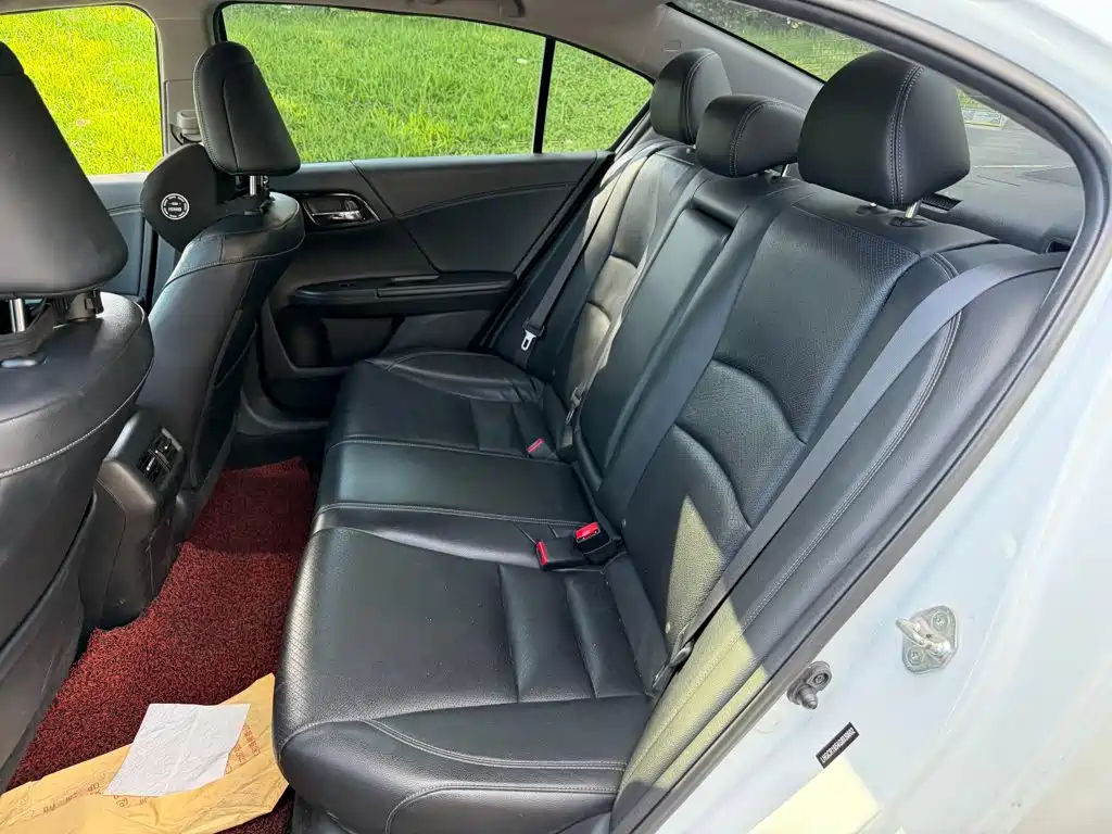 Фото 12 - Honda Accord
