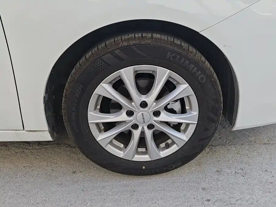 Фото 6 - Roewe i5