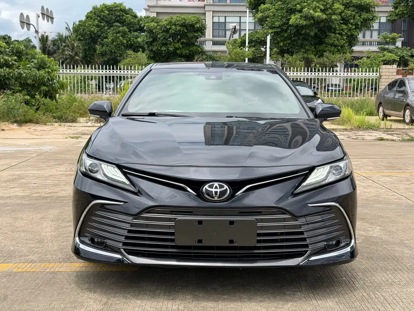 Фото 2 - Toyota Camry