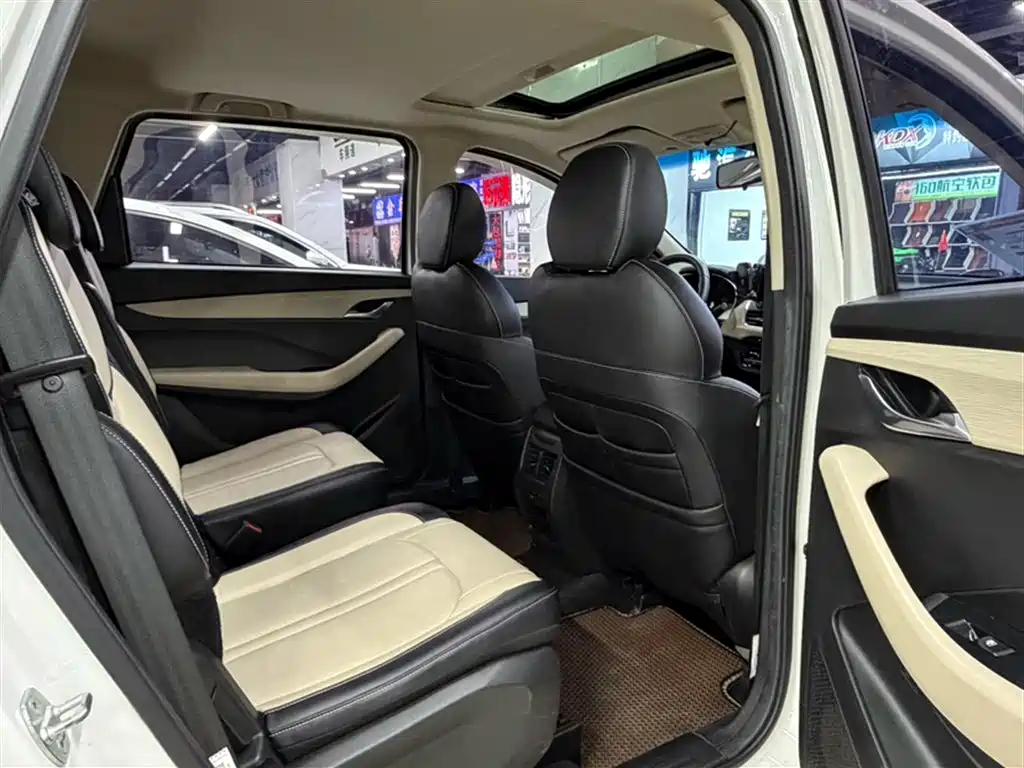 Baojun 360 2018 2018 1.5L Automatic Luxury (China V)