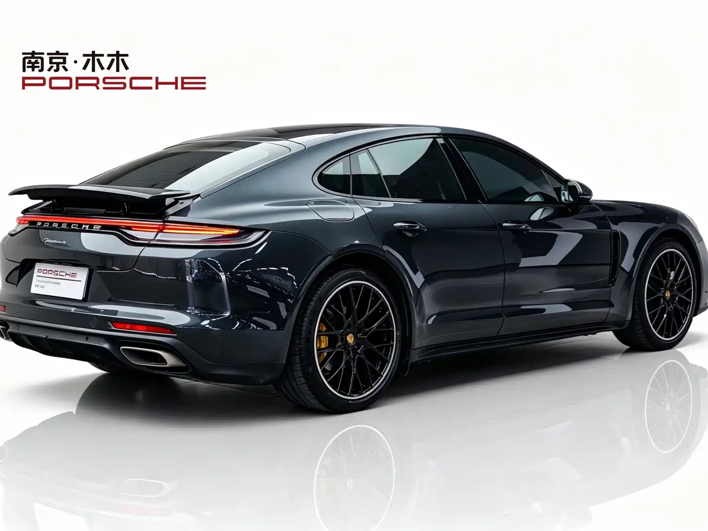 Фото 3 - Porsche Panamera