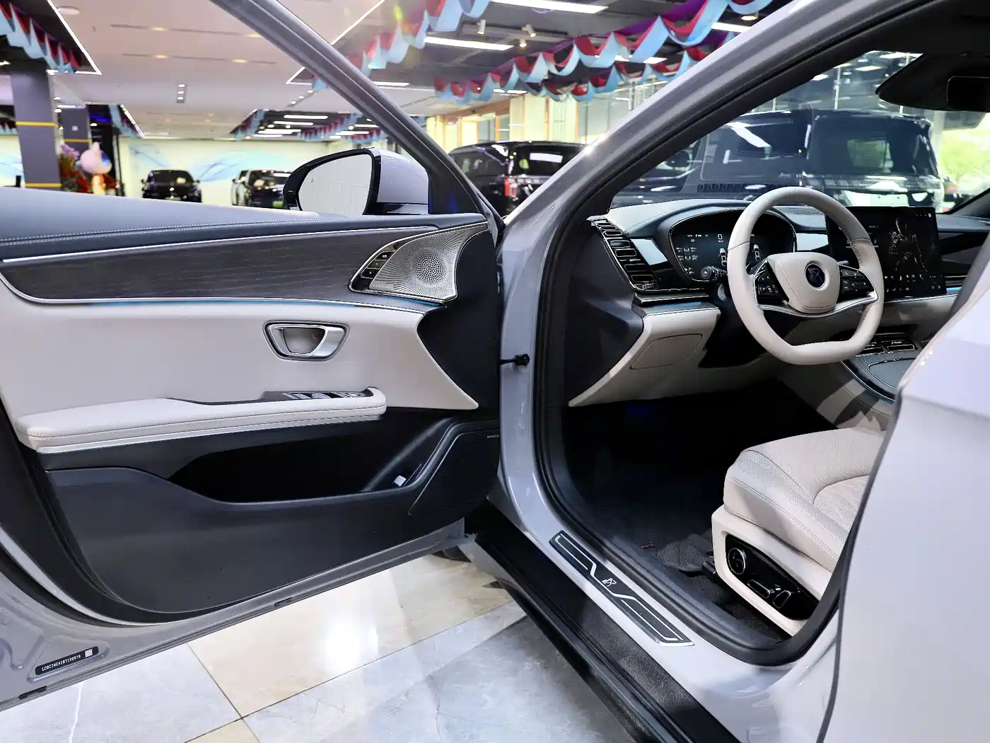 BYD Han 2025 DM-i 125KM LiDAR Smart Driving фото 10