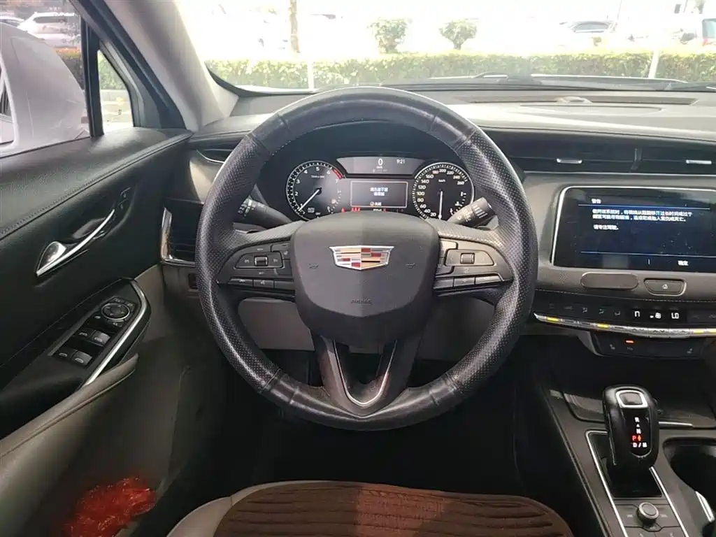 Cadillac XT4 2018 Model 28T 2WD Luxury фото 11