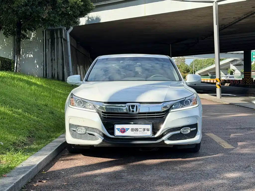 Фото 2 - Honda Accord