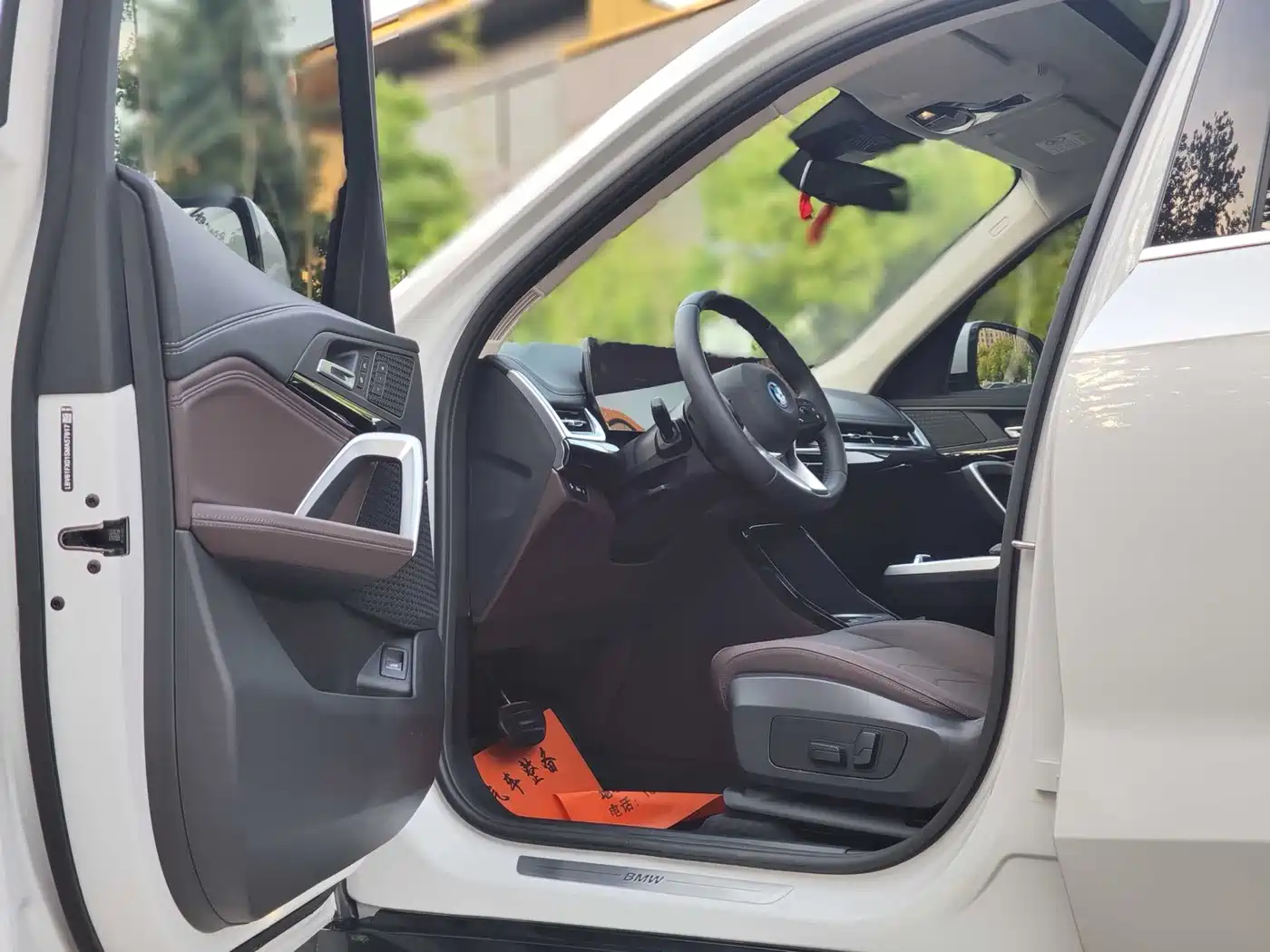BMW iX1 2023 eDrive25L X Design Package фото 12