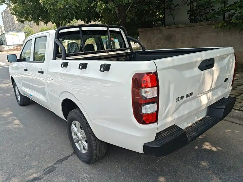 Jiangling Baodian 2025 2025 Model 2.5T Manual Diesel 4WD Long Wheelbase Flatbed