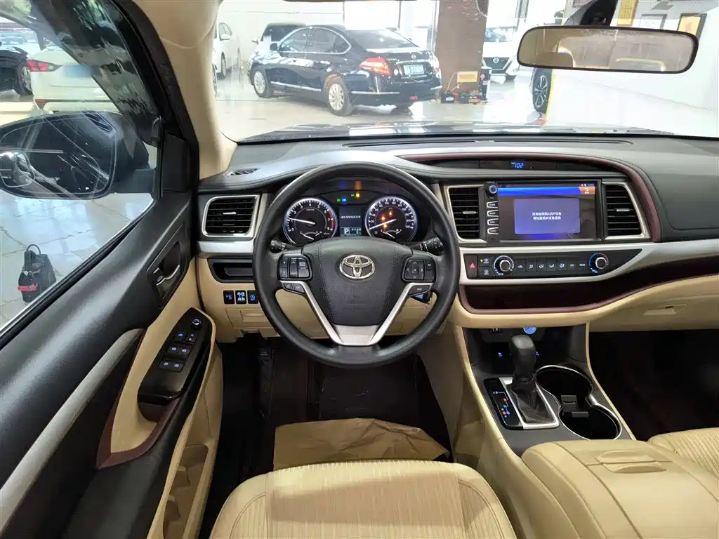 Toyota Highlander 2015 2.0T AWD Elite Edition 7-seater фото 10