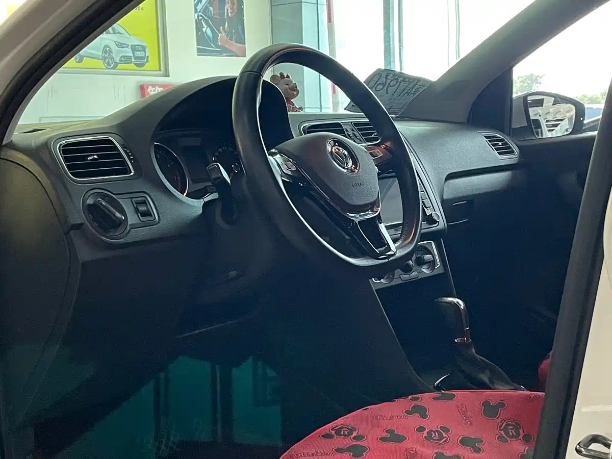 Volkswagen Polo 2016 1.6L Automatic Comfort фото 6