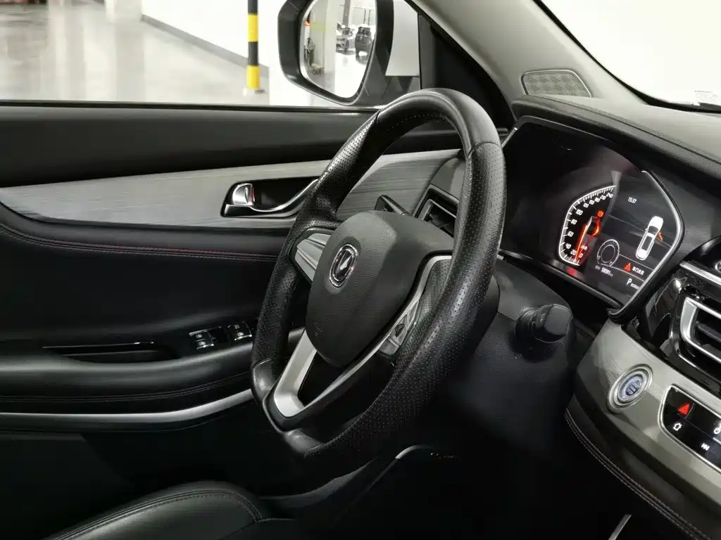 Фото 22 - Changan CS75