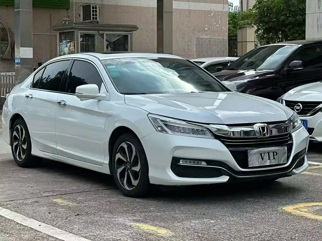 Фото 1 - Honda Accord