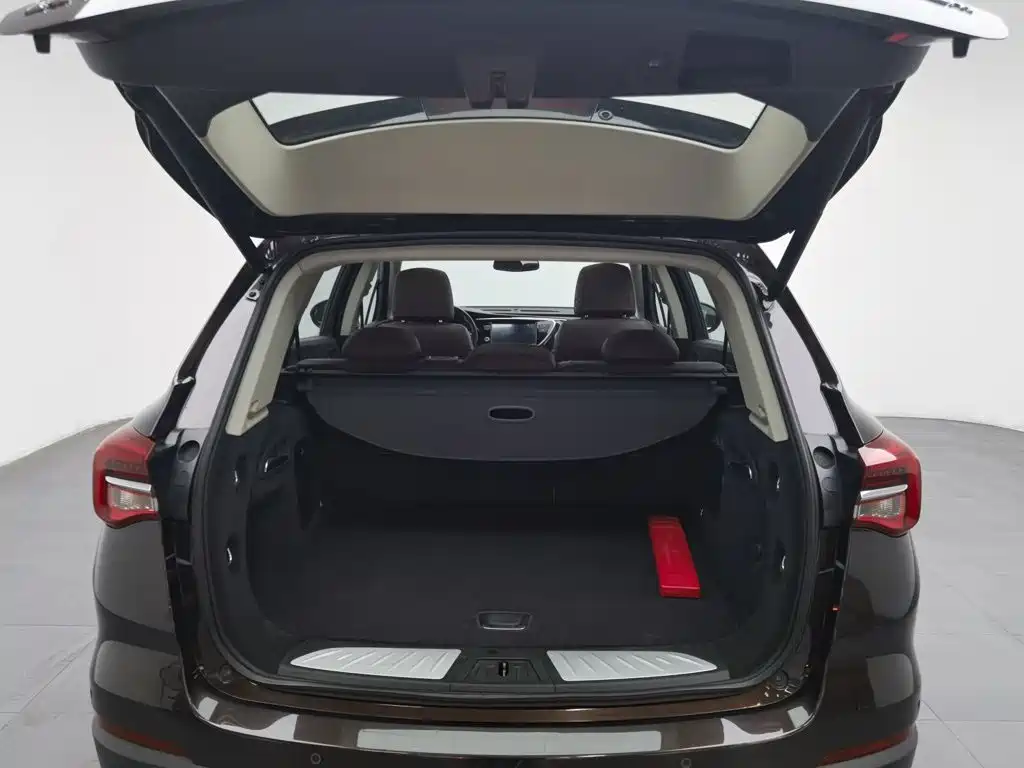 Photo 16 - Buick Envision Plus