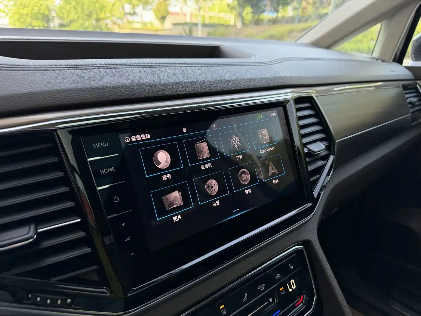 Volkswagen Viloran 2022 380TSI Premium Edition фото 9