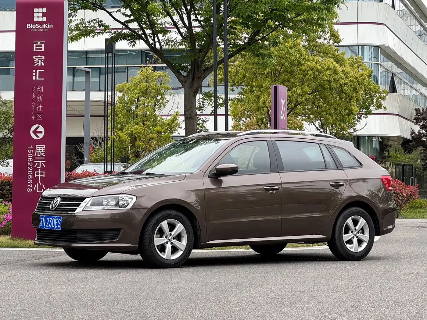 Volkswagen Lavida Tour 2013 1.6L Automatic Trend Style фото 2