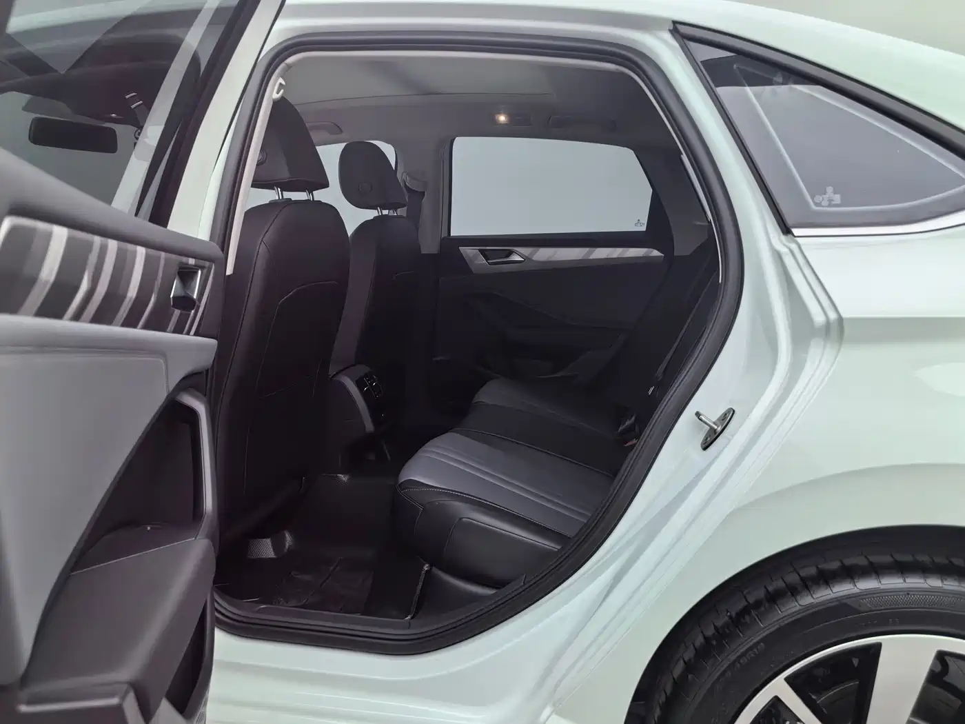 Volkswagen Sagitar 2026 2026 Model 30 Million Special Selection 300TSI DSG Surpass Edition