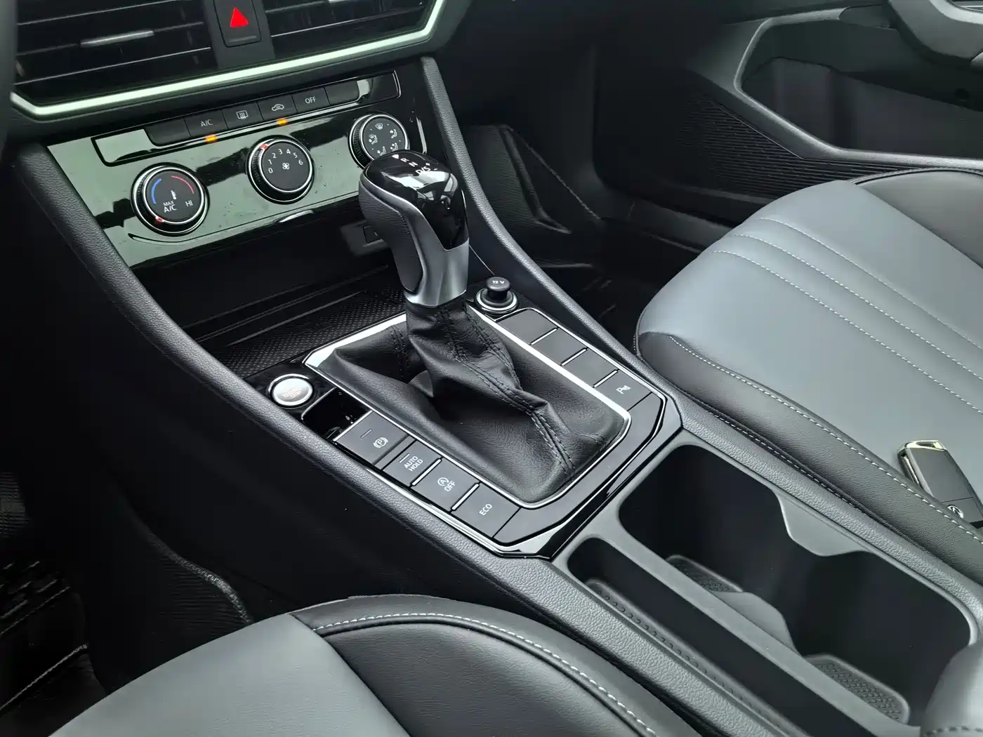 Volkswagen Sagitar 2026 2026 Model 30 Million Special Selection 300TSI DSG Surpass Edition