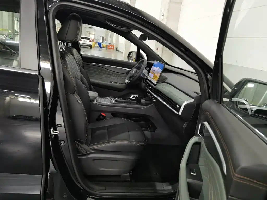 Фото 23 - Geely Haoyue L