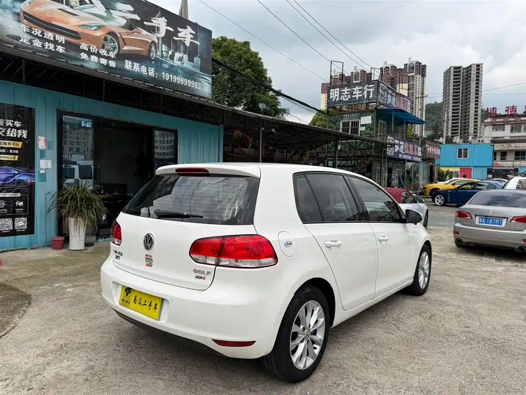 Volkswagen Golf 2012 1.6 Automatic Luxury Edition фото 9