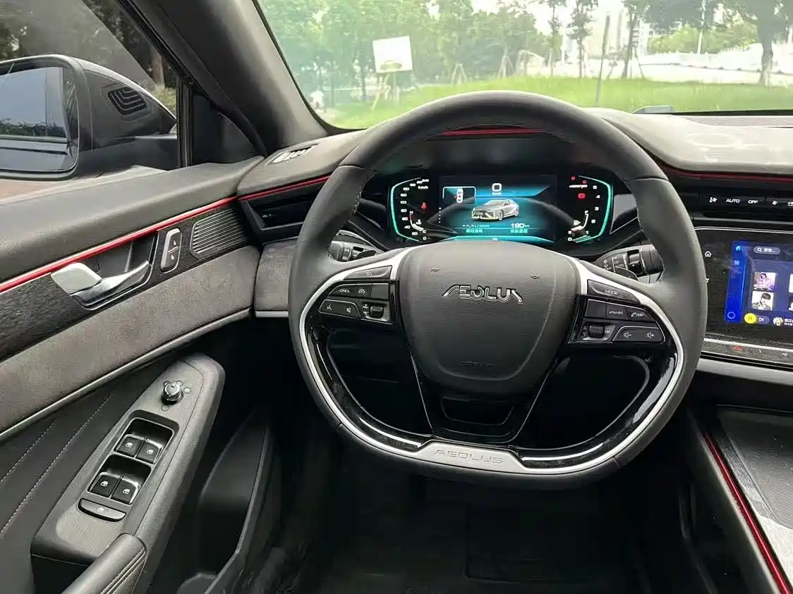 DONGFENG YI HYUN MAX