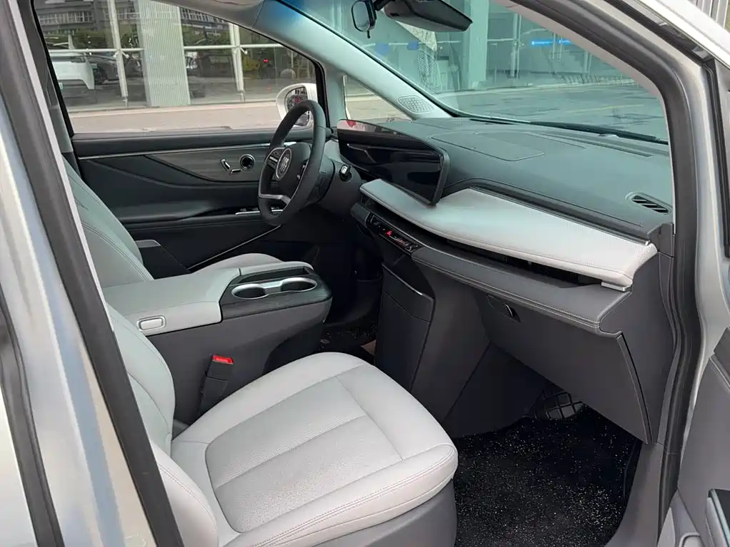 Фото 20 - Buick GL8