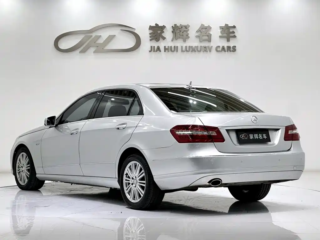 Фото 5 - Mercedes-Benz E-Class