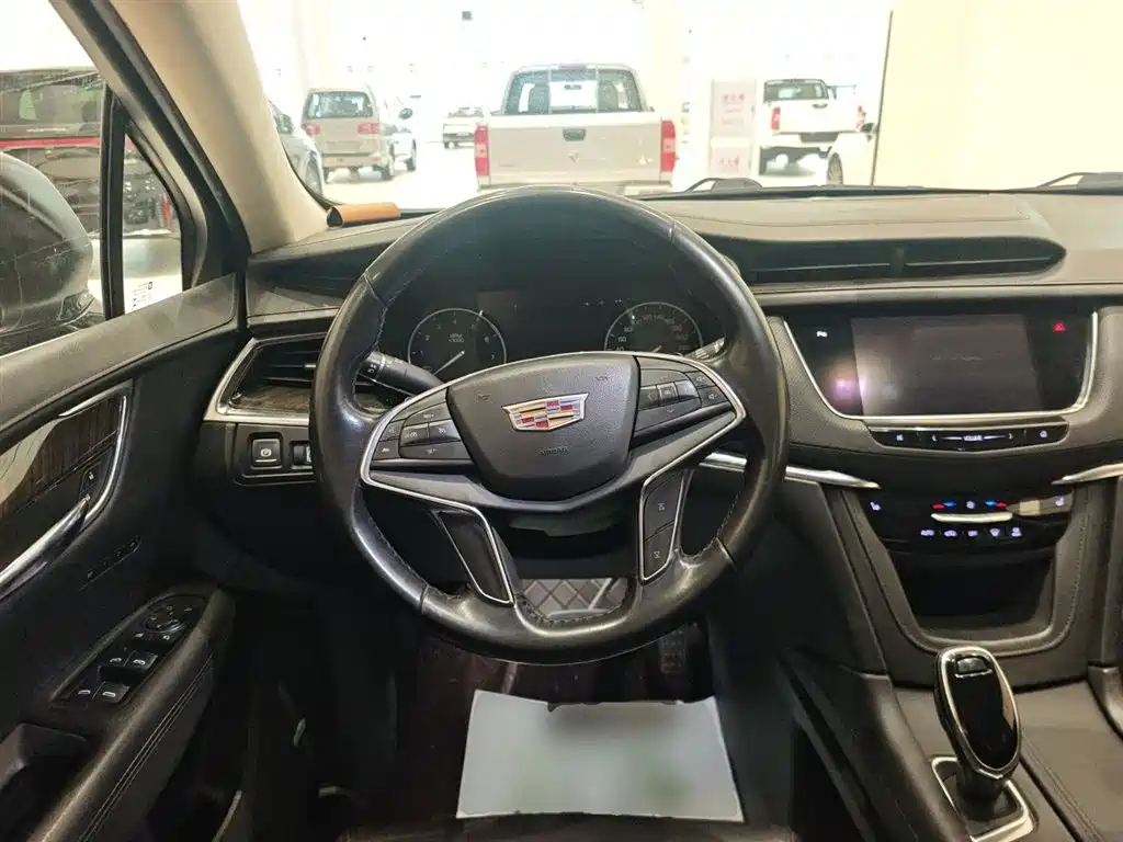 Cadillac XT5 2018 25T Luxury фото 3
