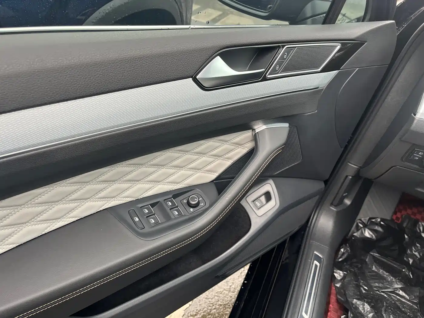 Volkswagen Magotan 2025 Popular Edition 330TSI DSG Luxury фото 15
