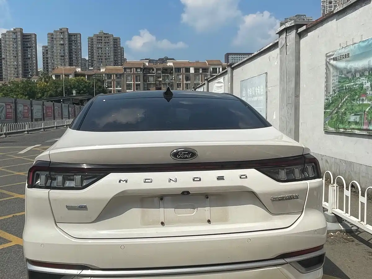 Фото 8 - Ford Mondeo