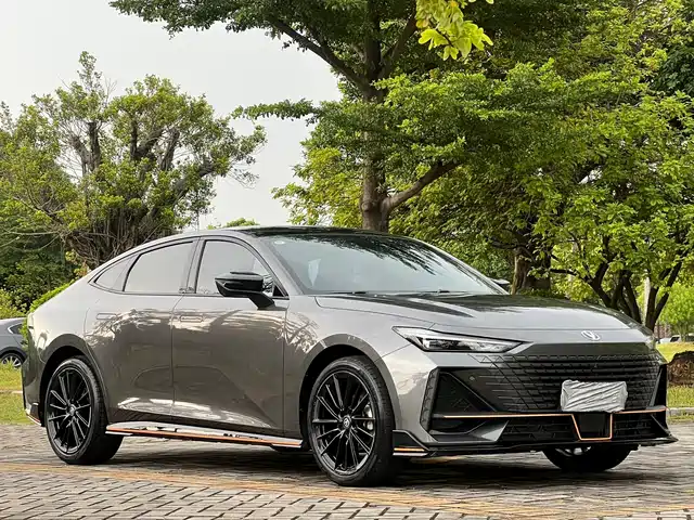 Changan UNI-V 2022 1.5T Sport Edition — фото 3