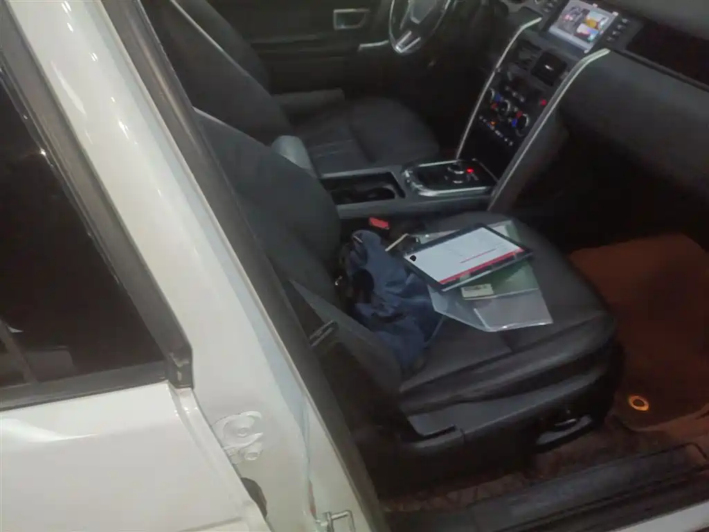 Land Rover Discovery Sport 2018 240PS SE Edition фото 19