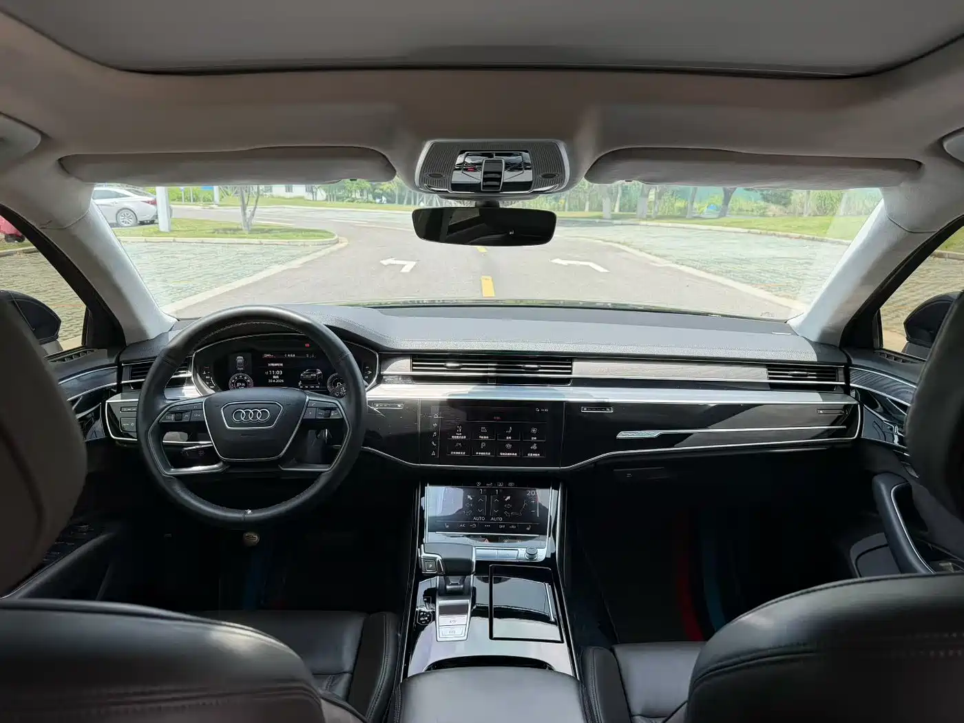 Фото 14 - Audi A8