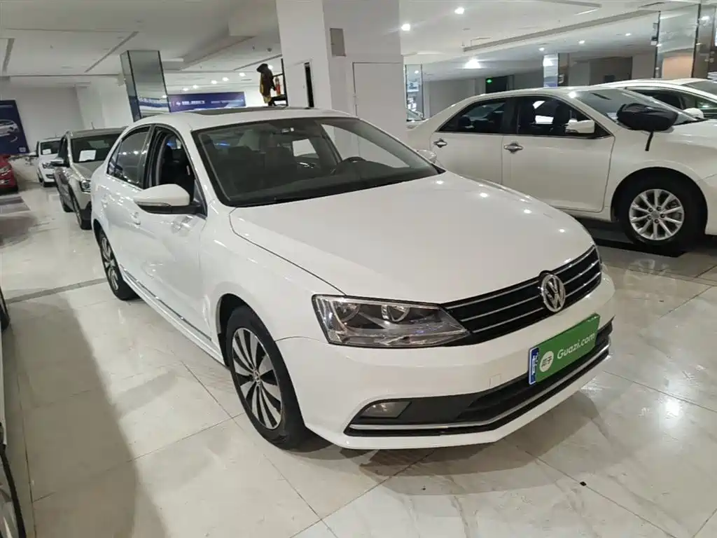 Volkswagen Sagitar 2018 1.6L Automatic Comfort фото 4